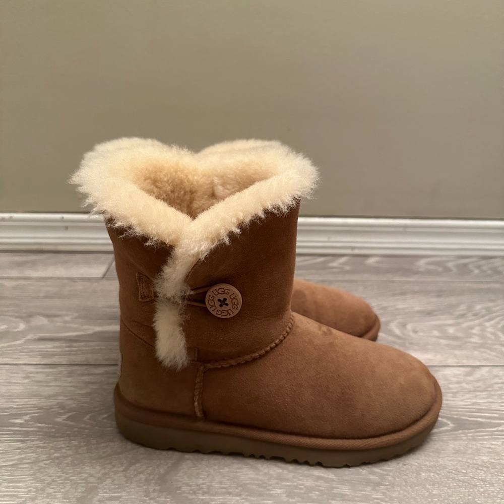 UGGS in Bailey Button Style